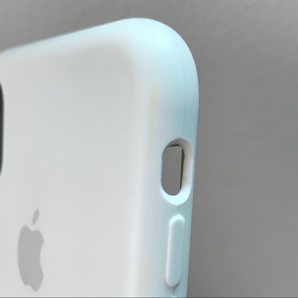 iPhone Xr Case / Protective Silicone Case / White - Picture 3 of 3